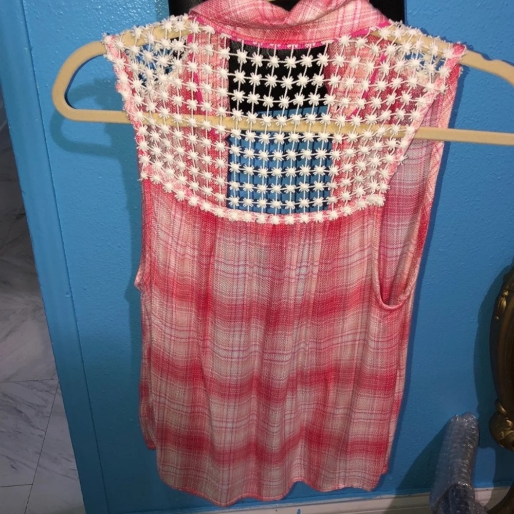 Pink shirt - Picture 2 of 3